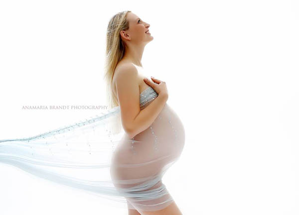 آتلیه بارداری با نور طبیعی