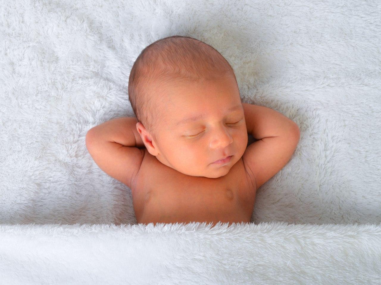بهترین زمان برای عکاسی نوزاد بارداری در آتلیه کودک