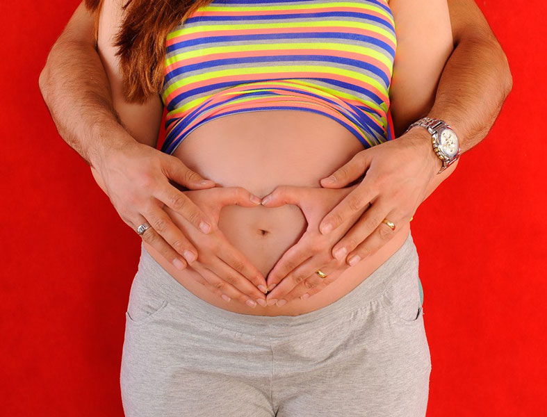 لباس بارداری برای عکاسی در آتلیه بارداری