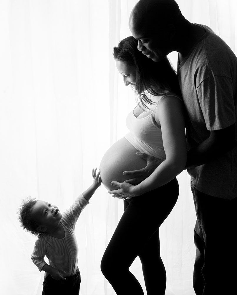 Желание забеременеть. Семейная фотосессия беременности. Картинка беременной.